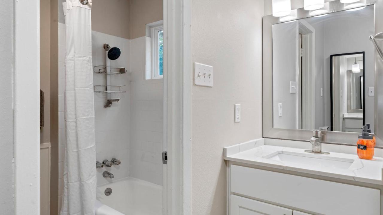 Cozy Efficiency Studios Close To Downtown And Domain Όστιν Εξωτερικό φωτογραφία